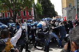Primo Maggio a Torino, Zangrillo: &ldquo;Assalto organizzato contro lo Stato. Il DNA di Askatasuna &egrave; la violenza&rdquo;