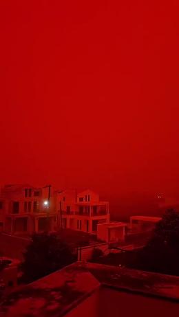 Tempesta di sabbia dal Sahara: il cielo si tinge di rosso tra l'Africa e la Grecia