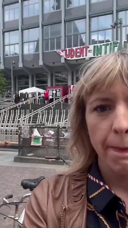 Schiaffi, insulti e acqua addosso: deputata Lega aggredita a Palazzo Nuovo
