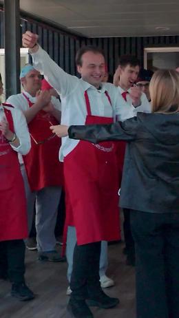 Primo Maggio, Meloni in visita dai dipendenti di PizzAut: &ldquo;L&rsquo;Italia &egrave; fiera di voi"
