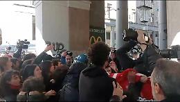 CORTEO STUDENTI, SCONTRI CON LA POLIZIA - IL VIDEO