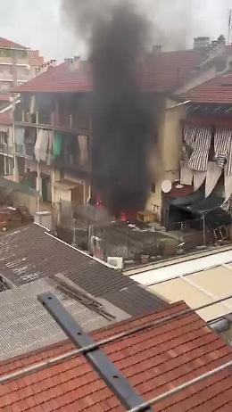 Paura a Pozzo Strada, fiamme distruggono un appartamento 