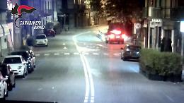 Ciriè, 25enne rapina un tassista armato di penna -IL VIDEO