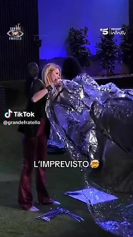 Grande Fratello Vip al via: campeggio forzato in giardino tra tende e bagni chimici