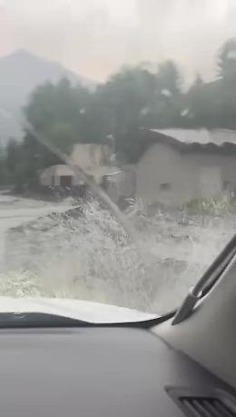 Bardonecchia colpita da una nuova esondazione: fiume di fango, frane e una vittima. Video esclusivo dell'inviata sul posto dall’area colpita
