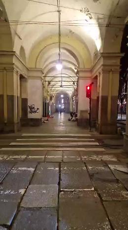 Sono tornati i &ldquo;transilvani&rdquo; dei portici: il problema solo spostato