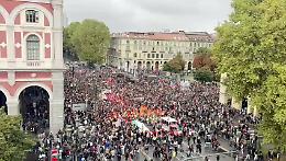 Torino in corteo per Gaza: blocchi, binari occupati e tensione al Lingotto IL VIDEO
