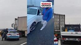 Il Tir di traverso, la sparatoria: ecco cosa è successo sull'autostrada VIDEO