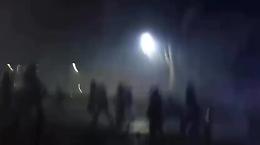 Scontri a Torino: il video della carica della polizia (che impazza sui social)