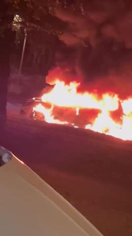 Auto in fiamme in piazza Nazario Sauro