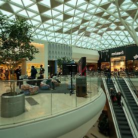 Illusionismi: l'arte in movimento di Donato Sansone trasforma Le Gru