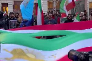 Torino, manifestazione della comunità iraniana in piazza Carignano per le proteste in Iran
