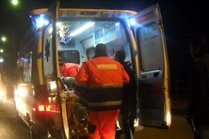 Notte di tensione al Trocadero: giovane investe due ragazzi e fugge