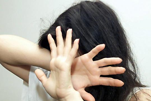 Biella,  giovane barista molestata durante la festa degli alpini