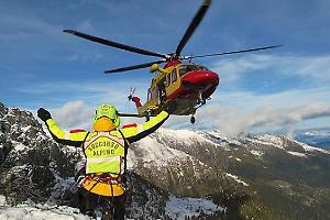 Escursionista bloccato nella neve: salvato nella notte dal soccorso alpino