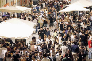 Napoli condannato per la movida: risarciti i residenti di Piazza del Gesù