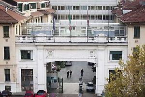 Tumore al colon operato con il paziente sveglio: alle Molinette intervento pionieristico con ipnosi