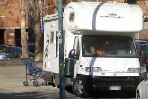In 500 torinesi contro i camper rom: «Allontanateli immediatamente»