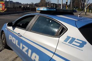 Castellamonte, camion esce di strada sulla provinciale 222: rimorchio in bilico sul fossato
