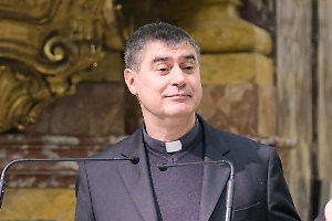 Il cardinale Repole al Rifugio Massi di Oulx: "Prima della nazionalità, ci sono degli occhi"