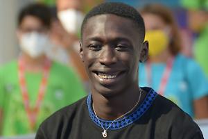 Il silenzioso ritorno di Khaby Lame: tra sorrisi e polemiche, il tiktoker fronteggia accuse e tensioni internazionali