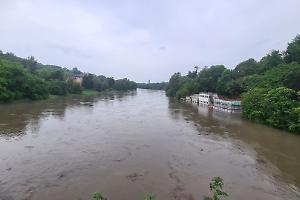 Moncalieri sotto la pioggia: il fiume Chisola cresce, chiuso il parco lungo Po Abellonio