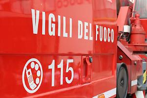 Borgaro: auto in fiamme, paura in viale Martiri della Libertà