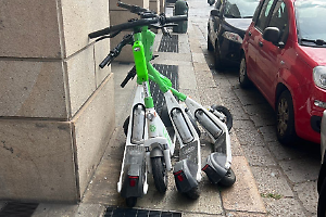 Torino, la città ostaggio dei monopattini. E delle scelte sbagliate