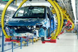 Stellantis, persi quasi 10mila lavoratori in 4 anni, cambio ai vertici e attesa per i conti di ottobre