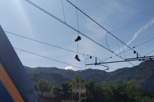 "Scenda dal treno chi è diretto a Torino": pendolari in rivolta sulla linea Sfm1 Chieri-Torino