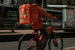 Apre a Nichelino il Riders Point: servizi e aggregazione per i lavoratori del food delivery