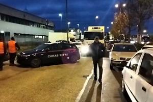 Paura al Sito Interporto: camion tenta di sfondare il picchetto dei lavoratori