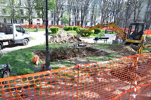 Spuntano resti archeologici nel cantiere Smat, stop ai lavori in centro