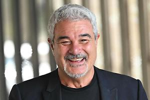 Pino Insegno: “Faccio questo mestiere da quarant’anni". Ritorna a 'Reazione a Catena' negando qualsiasi aiuto da parte dei vertici politici