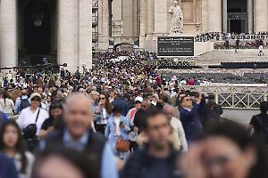Roma Caput Mundi, arrivano i potenti della terra per onorare il Papa dei poveri