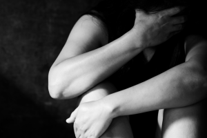 Professore di Asti a giudizio per abusi su studentesse minorenni: un caso che scuote la comunità