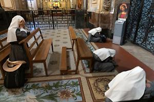 Dopo la badessa, le suore scappano e raccontano il dramma: la fine del monastero?