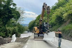 Colle del Lys, lavori sulla provinciale 197: nuove barriere in corten, asfaltature e sistemazione del piazzale