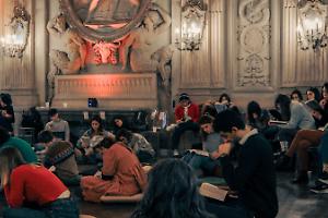 I gruppi di lettura in Italia: un fenomeno silenzioso che coinvolge 300mila appassionati