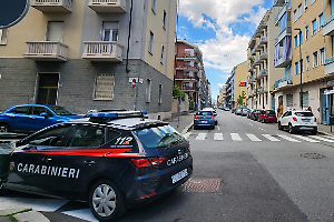 Chivasso, attirano un 61enne a un finto appuntamento con una ragazzina: arrestati