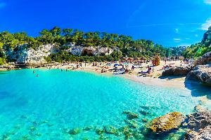 Le Baleari licenziano gli influencer: troppo successo, troppi turisti