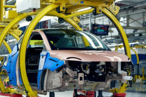 Stellantis, Mirafiori al lavoro (per ora) anche a giugno su Fiat 500e e Maserati