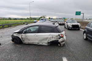 Doppio incidente sulla sopraelevata di Moncalieri: due feriti e tre auto coinvolte