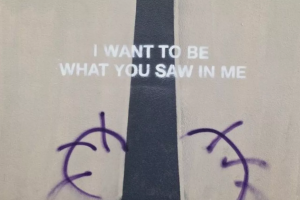 La nuova opera di Banksy a Marsiglia deturpata con un gesto volgare