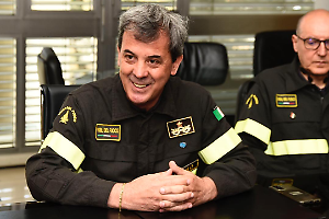 Da prof a pompiere, Orrù è il nuovo capo dei vigili del fuoco: «Io pompiere per caso, ero insegnante»