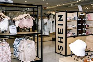 Approvata in Francia la legge “anti-Shein”: multe, stop alla pubblicità e nuove regole per il fast fashion