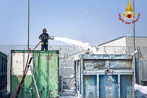 Incendio al Bennet di Chivasso, fondamentale l'intervento dei vigili del fuoco