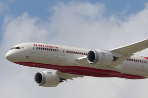 “Sono uscito tra i corpi”: chi è l’unico sopravvissuto al disastro aereo di Ahmedabad