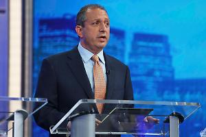 Candidato sindaco di New York arrestato da agenti dell'immigrazione: la scena in tribunale