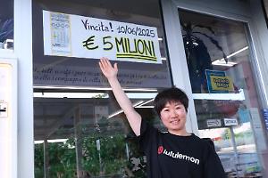 Vince 5 milioni di euro al gratta e vinci ma lui ancora non lo sa «Lo scoprirà leggendo»